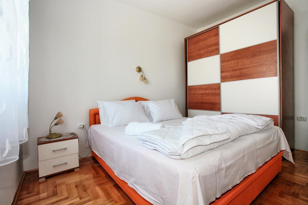 Apartments Villa Happy Mrcevac Exteriör bild