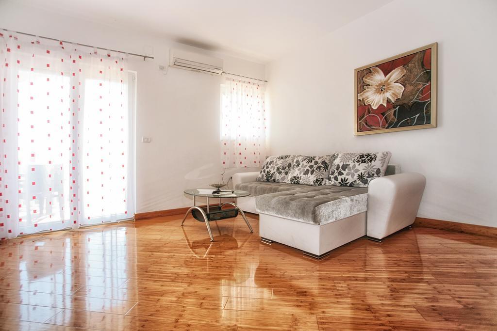Apartments Villa Happy Mrcevac Exteriör bild