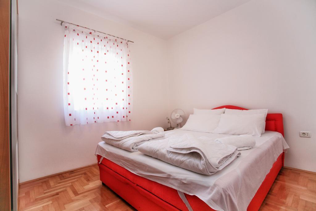Apartments Villa Happy Mrcevac Exteriör bild