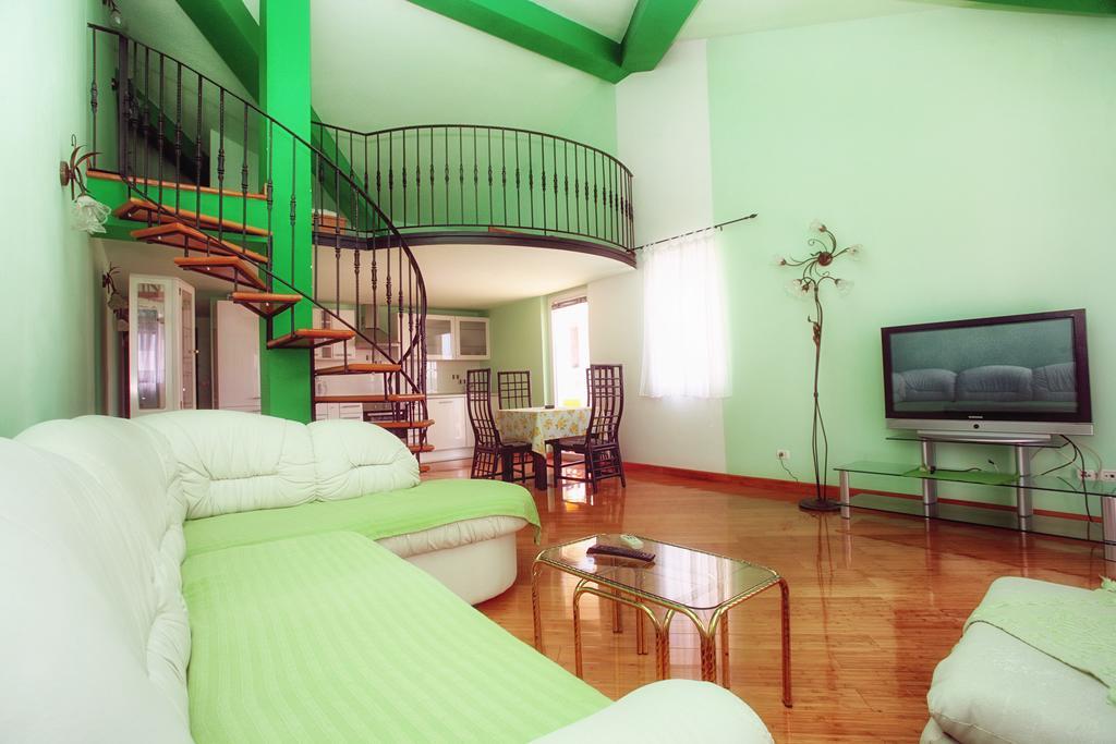 Apartments Villa Happy Mrcevac Exteriör bild