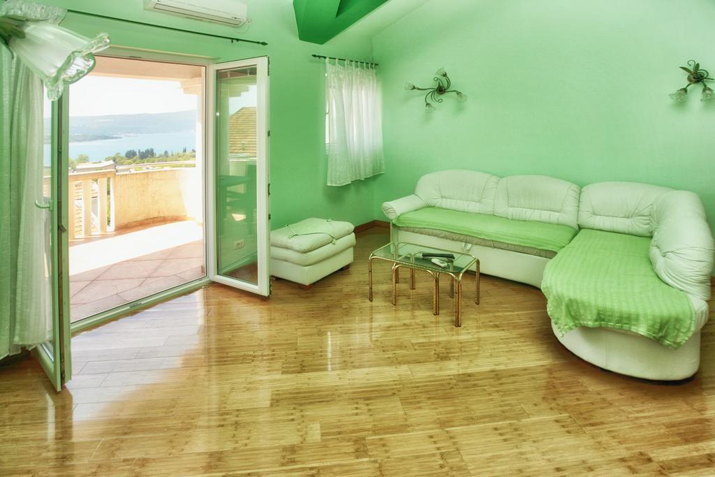 Apartments Villa Happy Mrcevac Exteriör bild