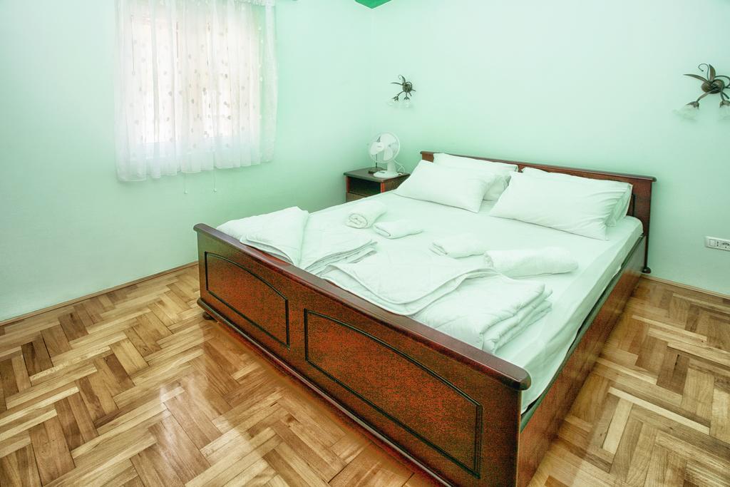 Apartments Villa Happy Mrcevac Exteriör bild