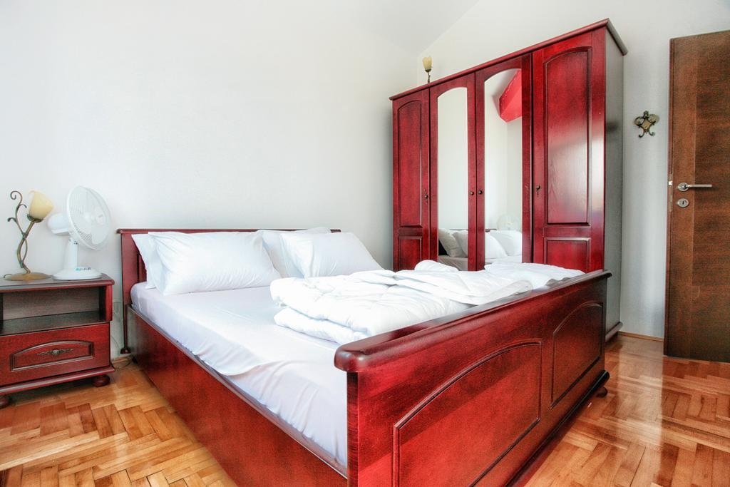 Apartments Villa Happy Mrcevac Exteriör bild