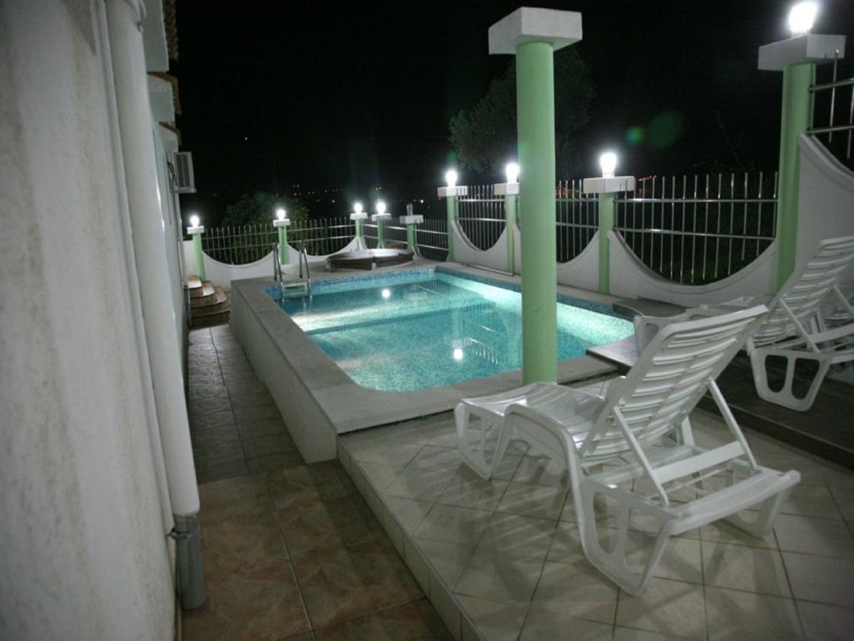 Apartments Villa Happy Mrcevac Exteriör bild